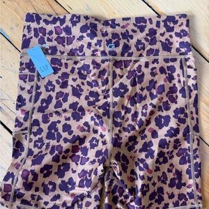 Gapfit blackout technology 7in bike shorts- women’s medium- NWT- animal print